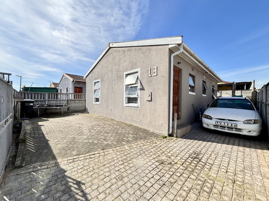 3 Bedroom Property for Sale in Rondevlei Park Western Cape